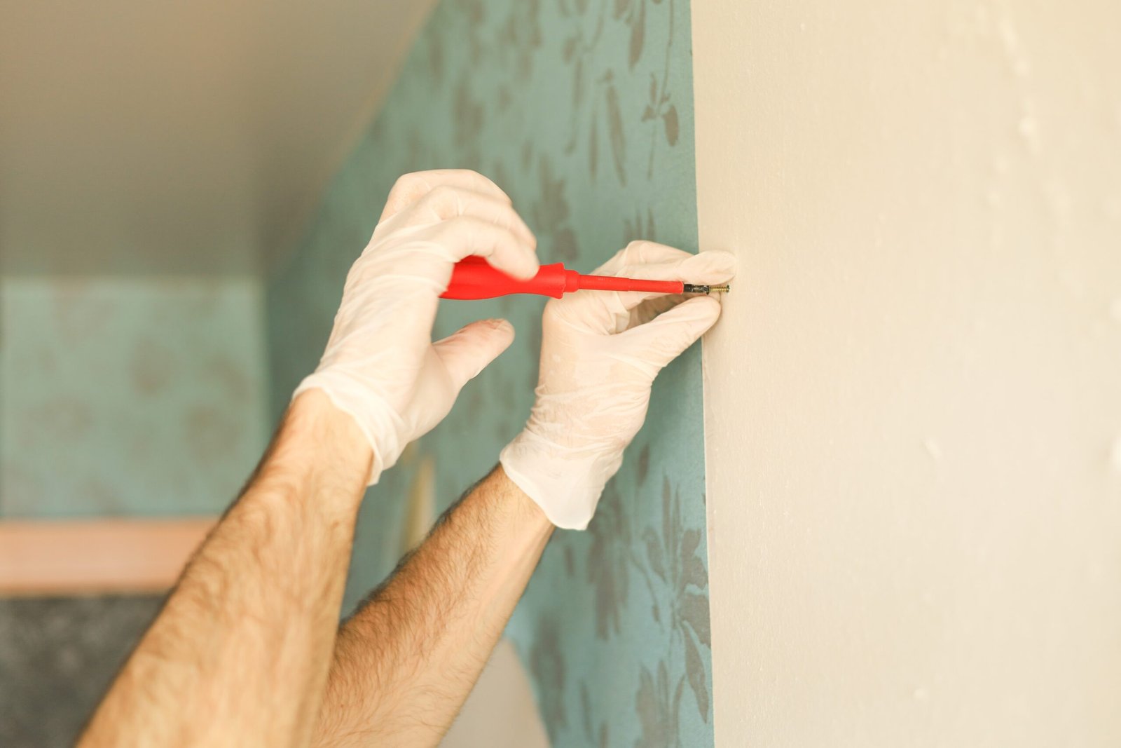 strong-male-hands-screw-a-screw-into-the-wall-with-2025-01-08-20-35-54-utc